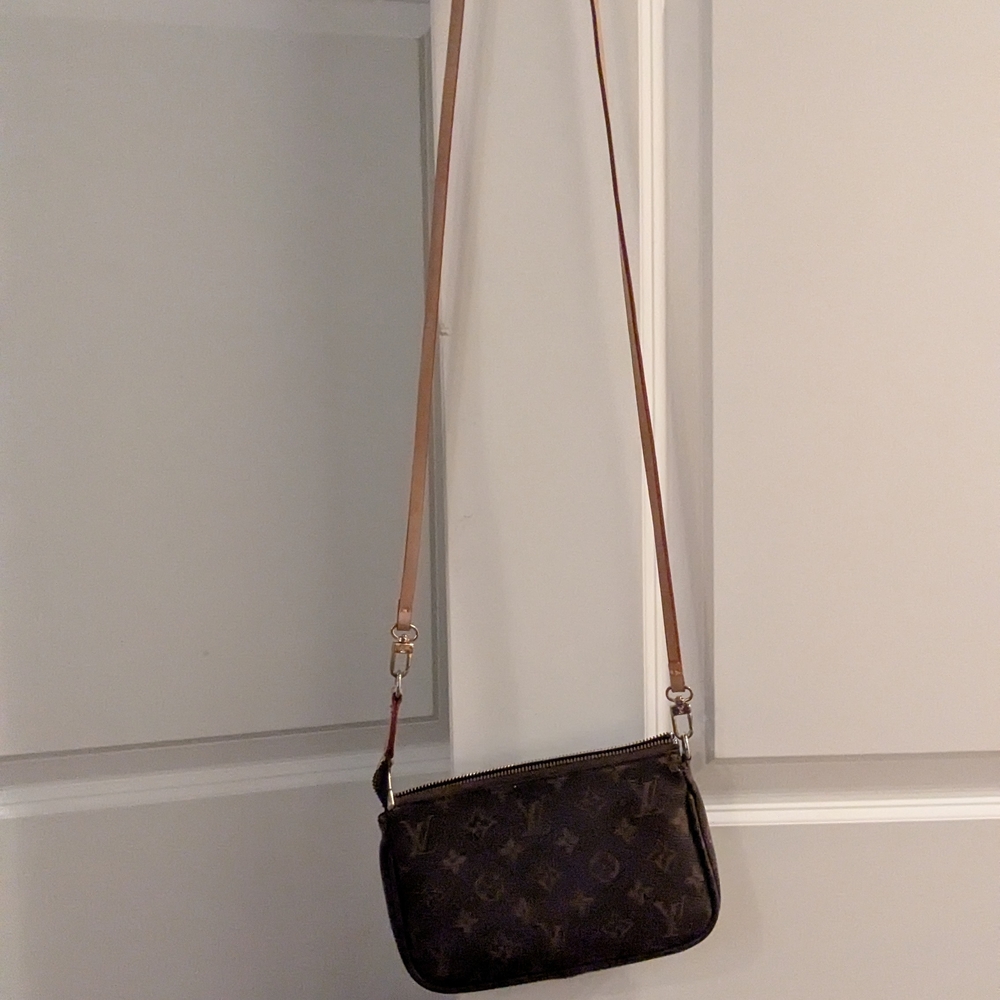 Elegant Brown Crossbody Bag